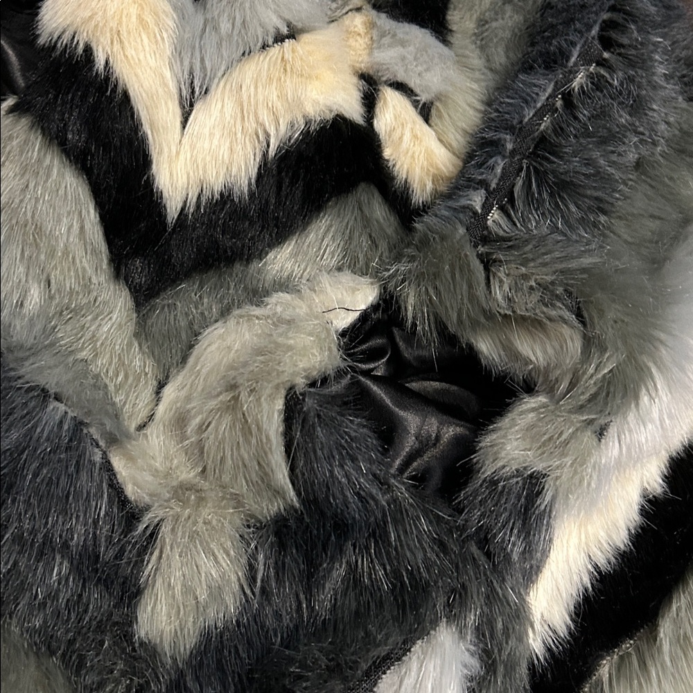 FEVER Womens VEST LUXURIOUS FAUX FUR, hook closure Satin Interior Size 2X - Picture 4 of 4